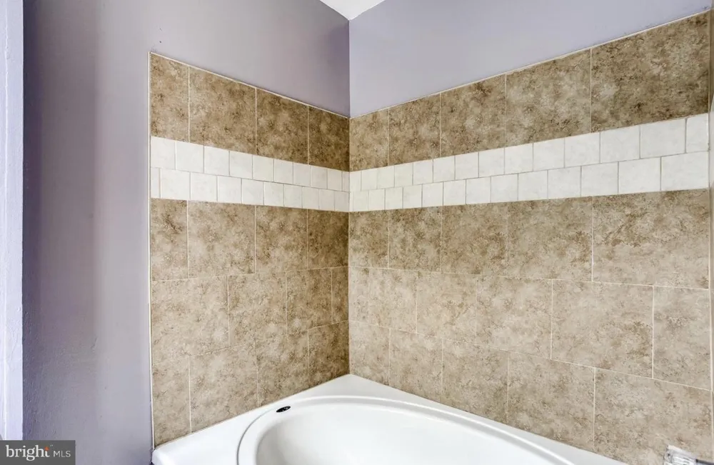 1231 LOMBARD Baltimore, MD 21223