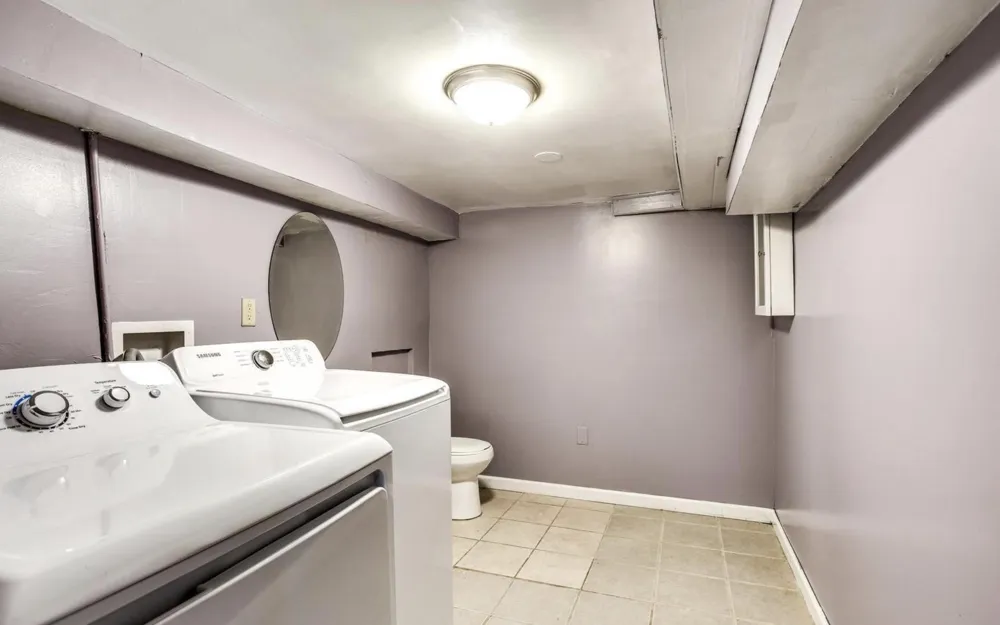 1231 LOMBARD Baltimore, MD 21223
