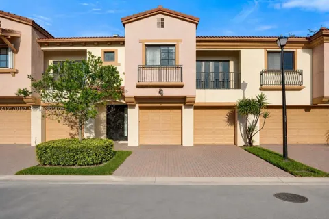 6079 Grand Cypress Cir W