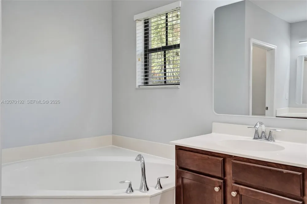 6079 Grand Cypress Cir W Coconut Creek, FL 33073
