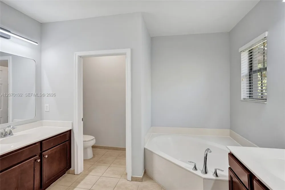 6079 Grand Cypress Cir W Coconut Creek, FL 33073