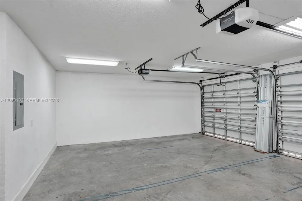 6079 Grand Cypress Cir W Coconut Creek, FL 33073