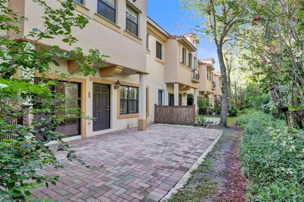 6079 Grand Cypress Cir W Coconut Creek, FL 33073