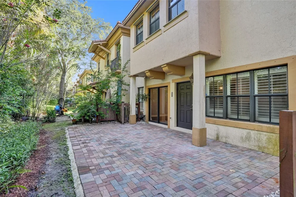 6079 Grand Cypress Cir W Coconut Creek, FL 33073