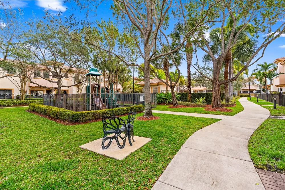 6079 Grand Cypress Cir W Coconut Creek, FL 33073