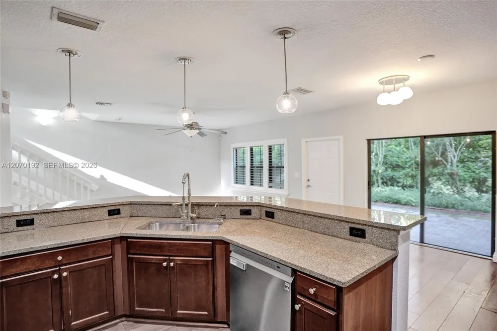 6079 Grand Cypress Cir W Coconut Creek, FL 33073