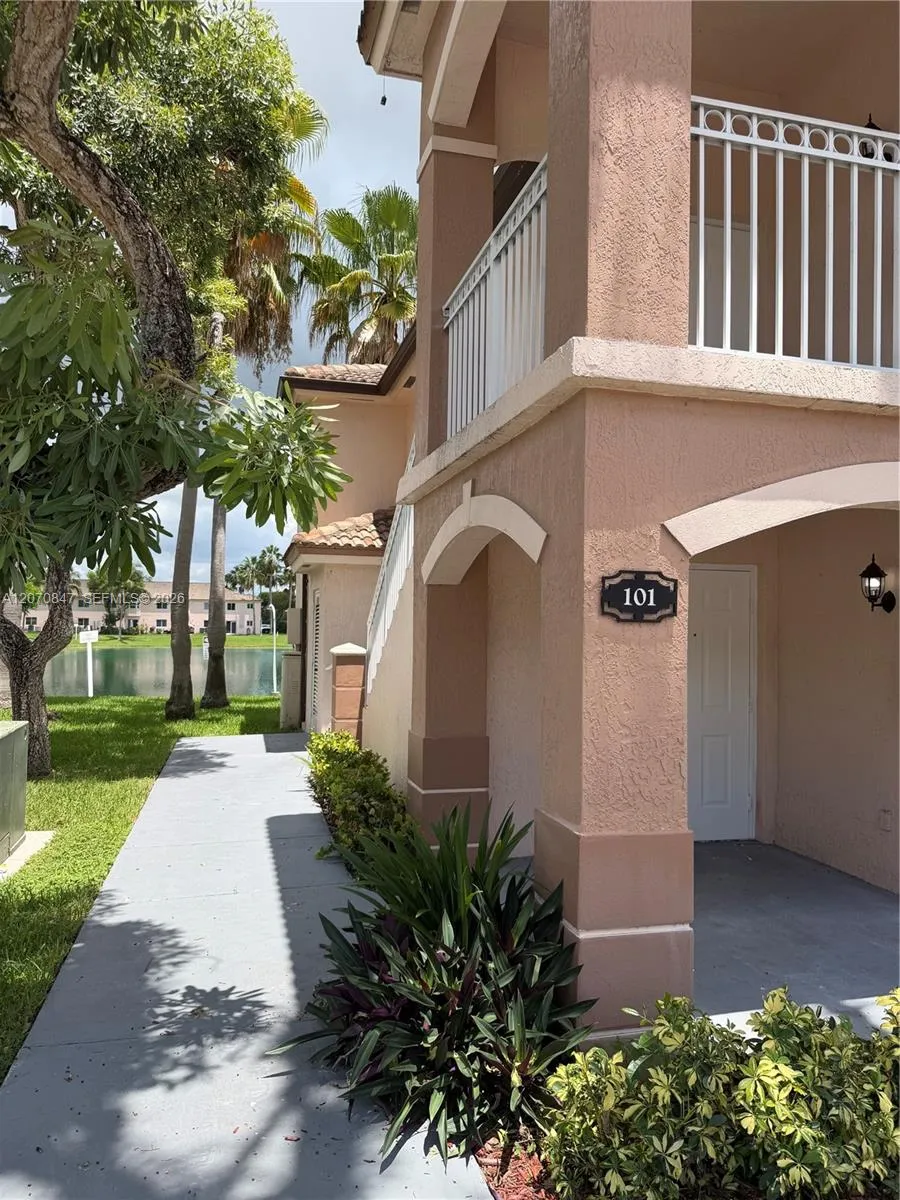 1261 SE 27th St #101 Homestead, FL 33035