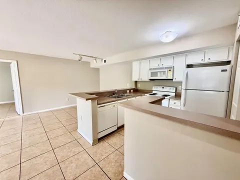 181 SW Palm Drive #103