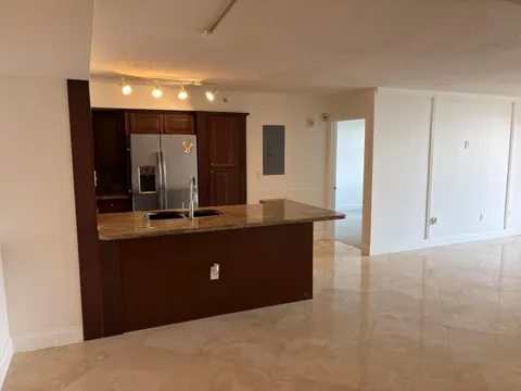1801 FLAGLER DRIVE #821