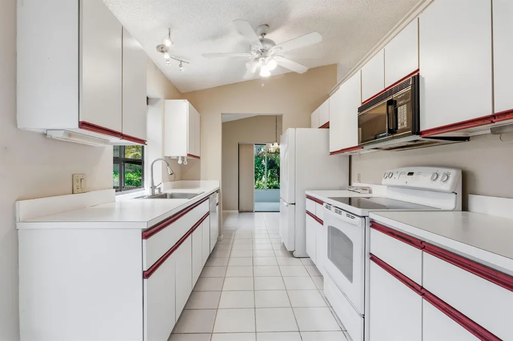 6170 BAY ISLES DRIVE Boynton Beach, FL 33437