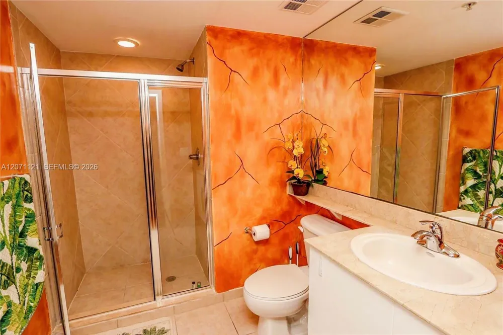 335 S Biscayne Blvd #1500 Miami, FL 33131