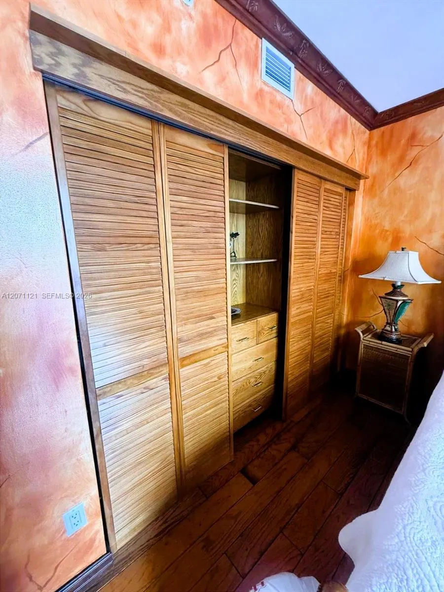 335 S Biscayne Blvd #1500 Miami, FL 33131