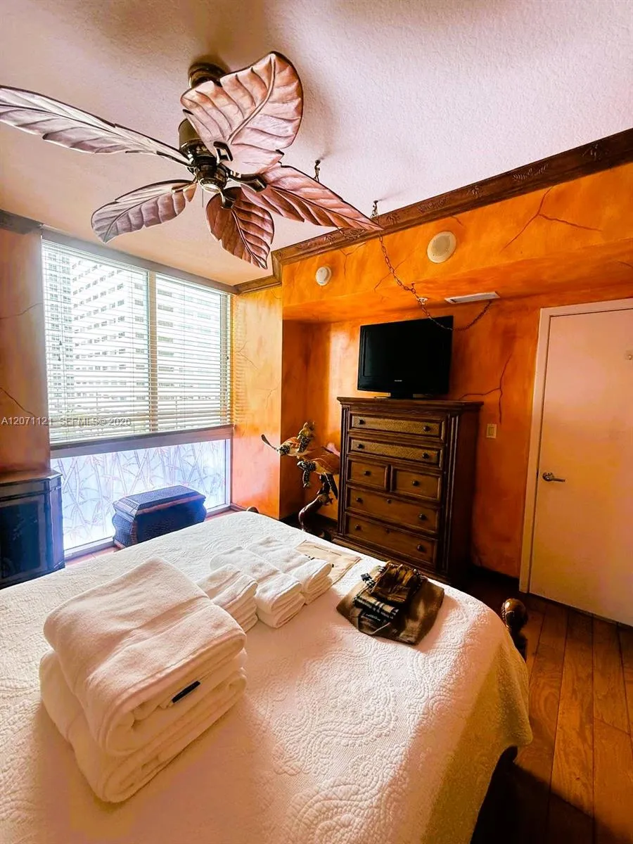 335 S Biscayne Blvd #1500 Miami, FL 33131