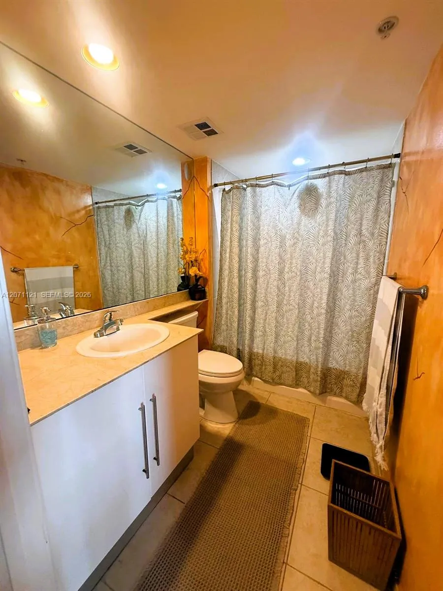 335 S Biscayne Blvd #1500 Miami, FL 33131