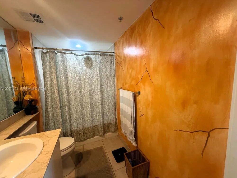 335 S Biscayne Blvd #1500 Miami, FL 33131