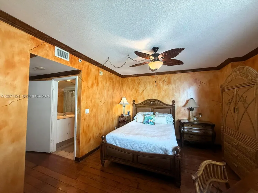 335 S Biscayne Blvd #1500 Miami, FL 33131