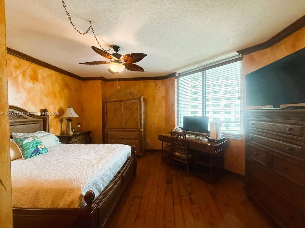 335 S Biscayne Blvd #1500 Miami, FL 33131