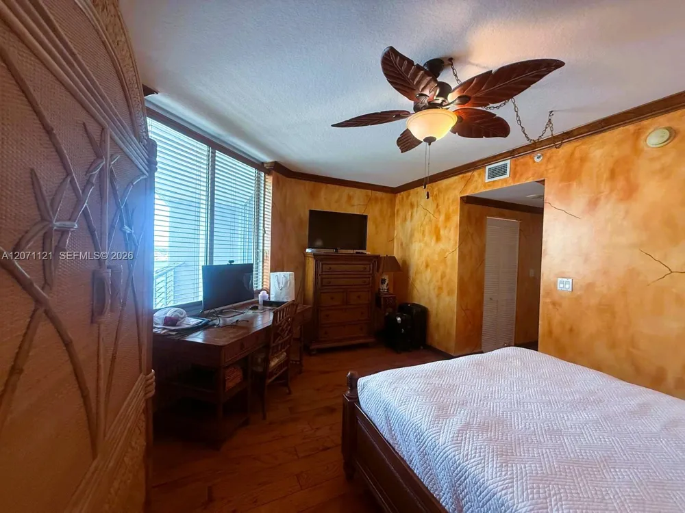 335 S Biscayne Blvd #1500 Miami, FL 33131