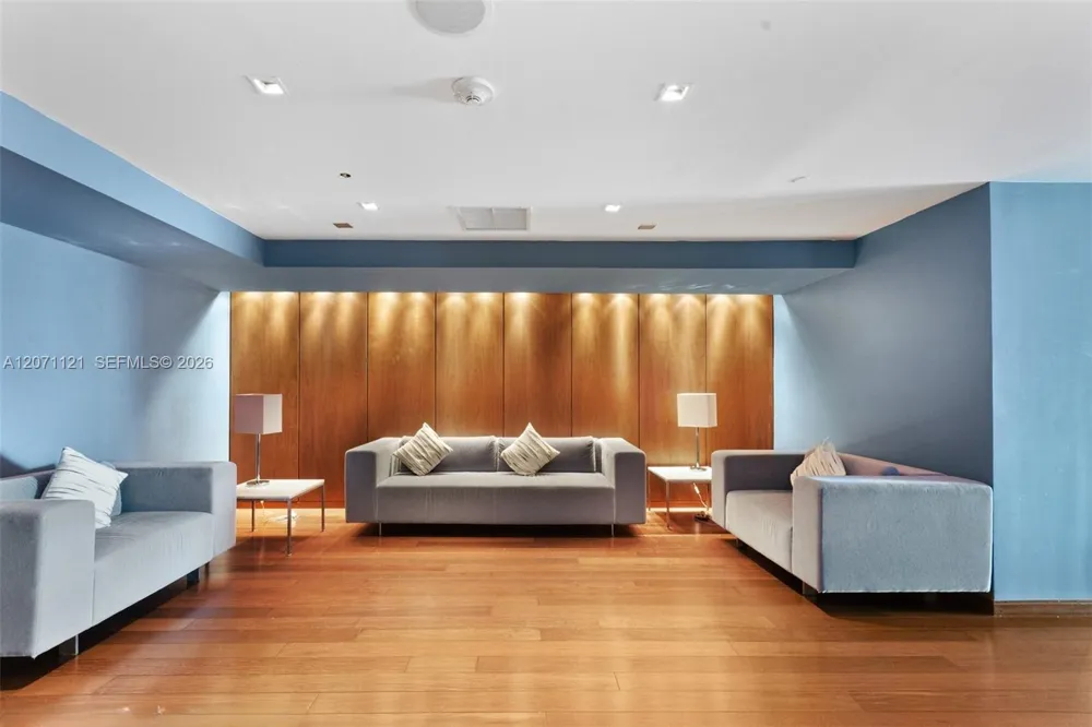 335 S Biscayne Blvd #1500 Miami, FL 33131