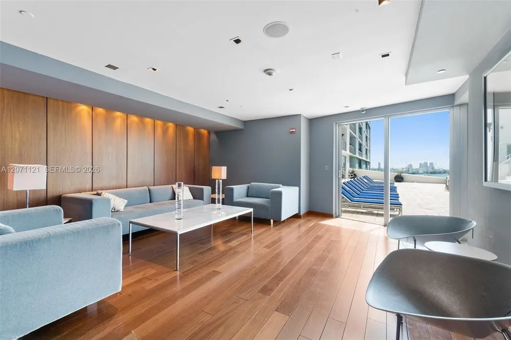 335 S Biscayne Blvd #1500 Miami, FL 33131