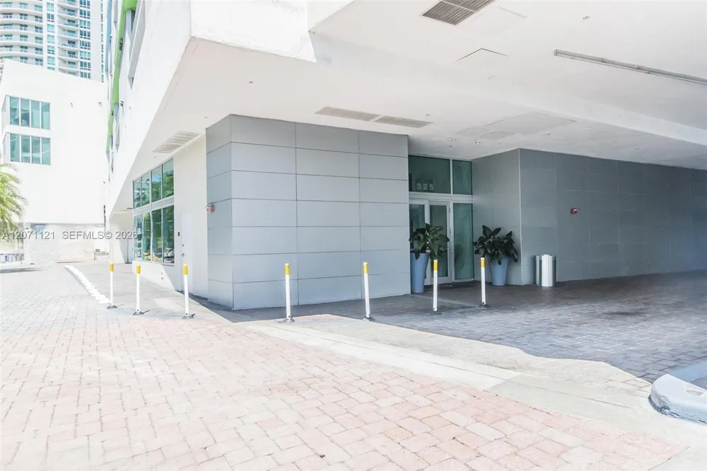 335 S Biscayne Blvd #1500 Miami, FL 33131