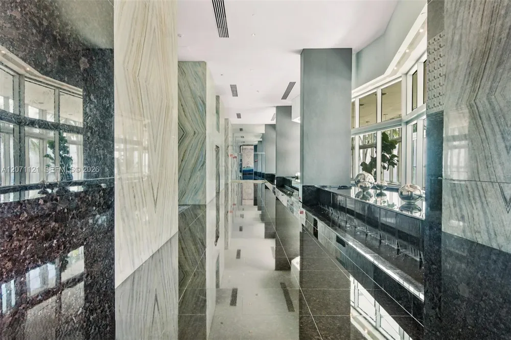 335 S Biscayne Blvd #1500 Miami, FL 33131