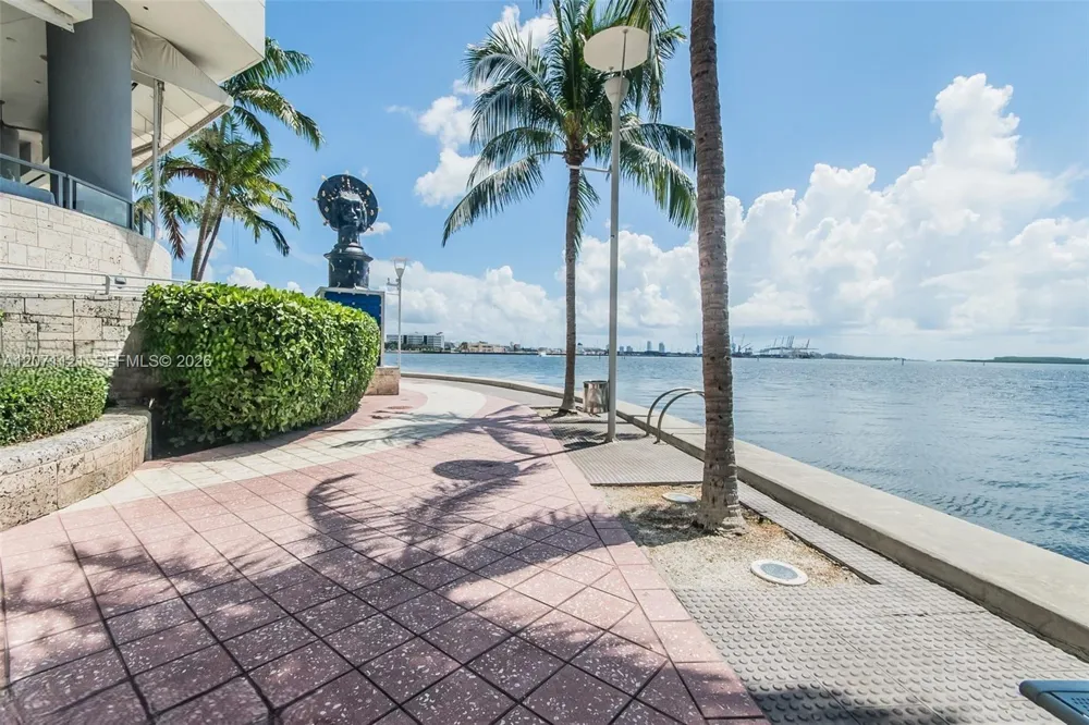 335 S Biscayne Blvd #1500 Miami, FL 33131