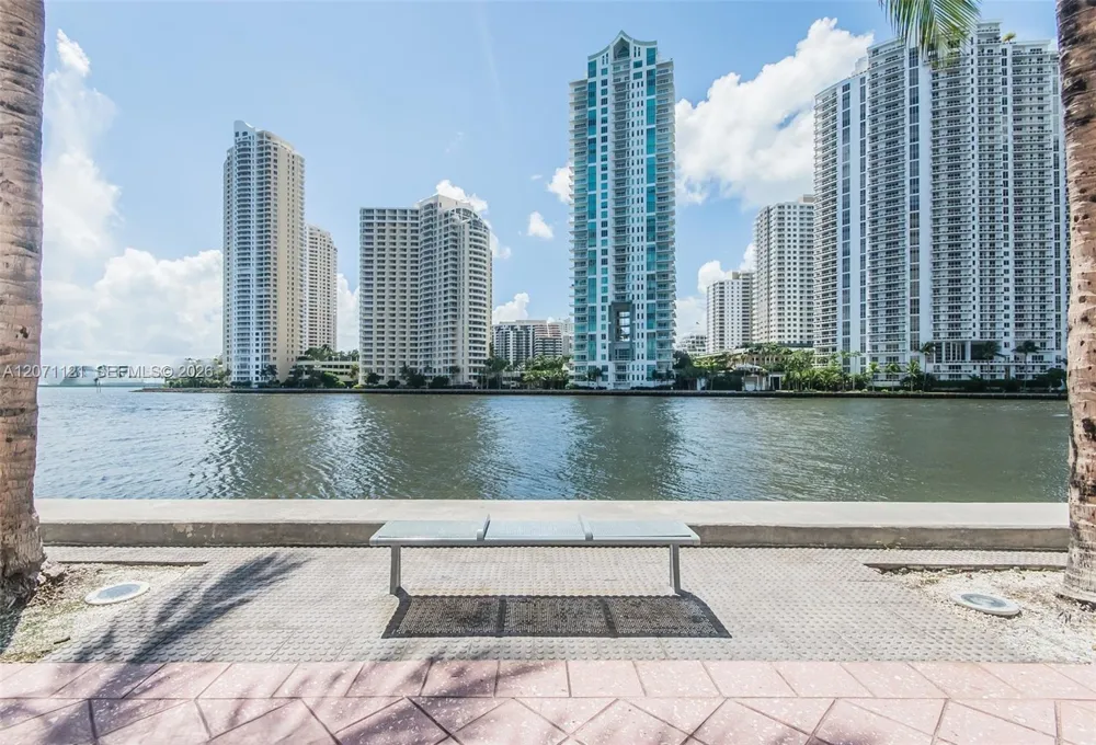 335 S Biscayne Blvd #1500 Miami, FL 33131