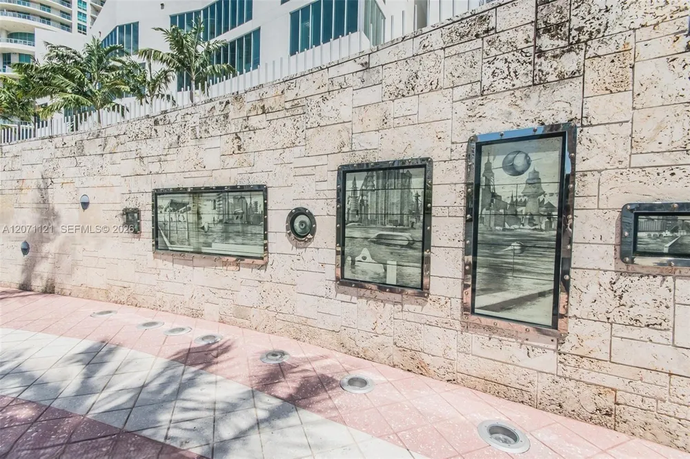 335 S Biscayne Blvd #1500 Miami, FL 33131