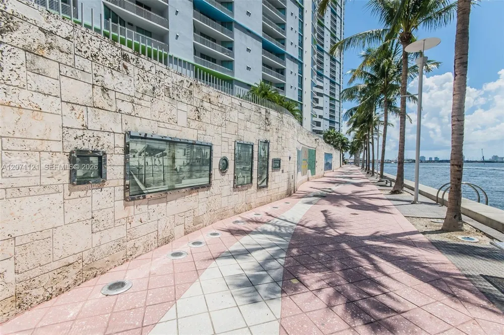335 S Biscayne Blvd #1500 Miami, FL 33131