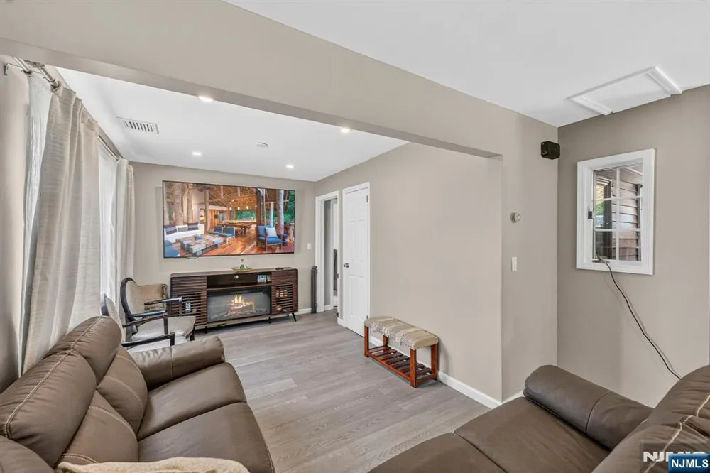 392 Monroe Avenue Wyckoff, NJ 07481