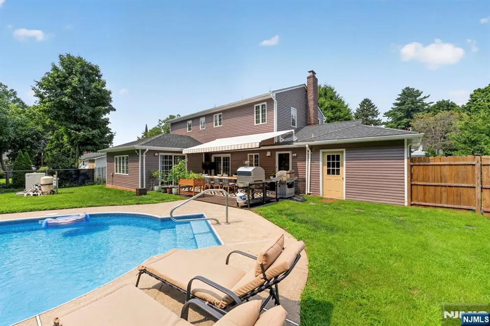 392 Monroe Avenue Wyckoff, NJ 07481