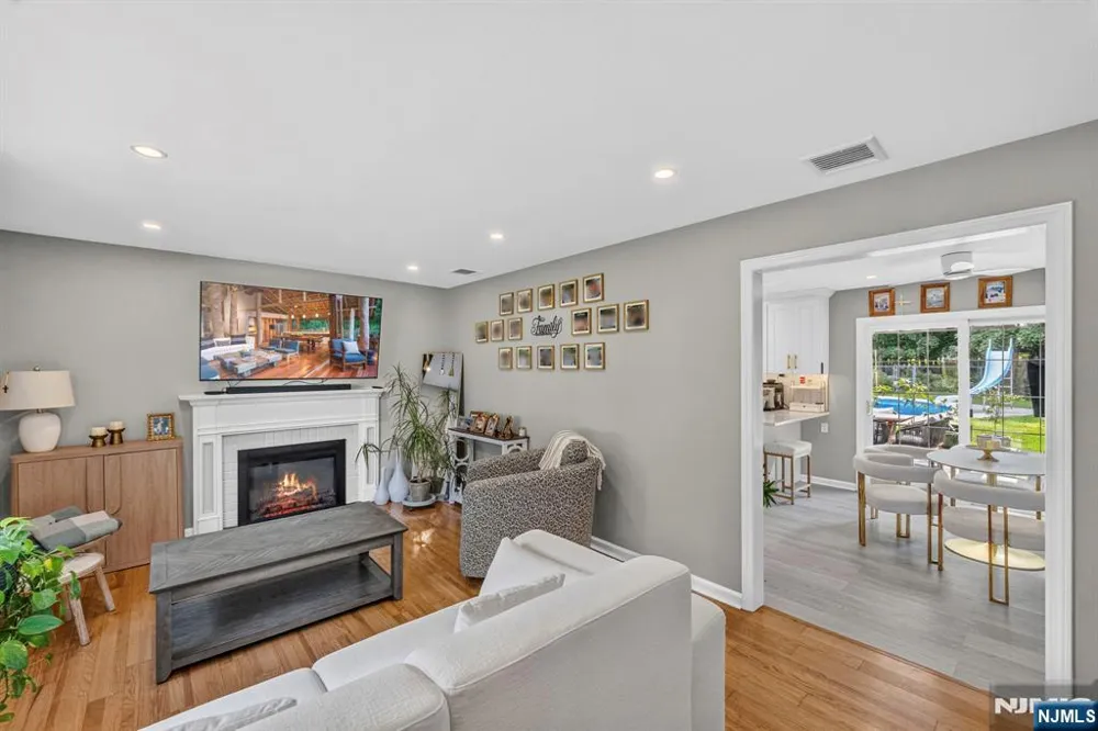 392 Monroe Avenue Wyckoff, NJ 07481
