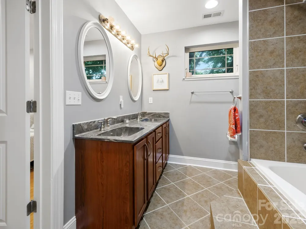 56 Harvard Place Asheville, NC 28806