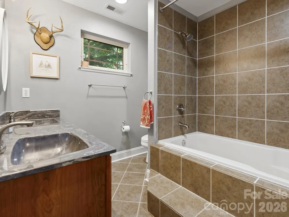 56 Harvard Place Asheville, NC 28806