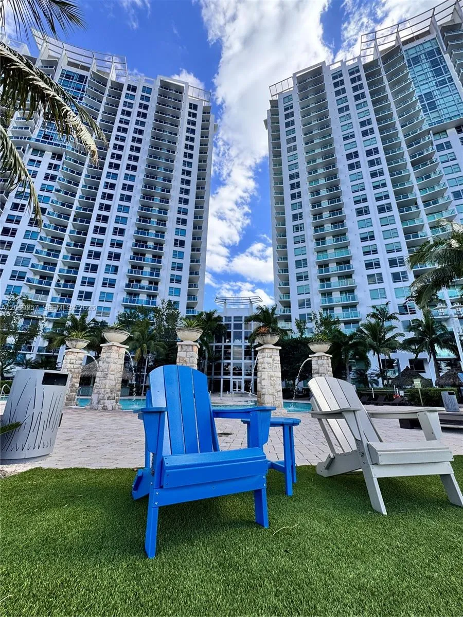 2681 Flamingo Rd #2705S Sunrise, FL 33323