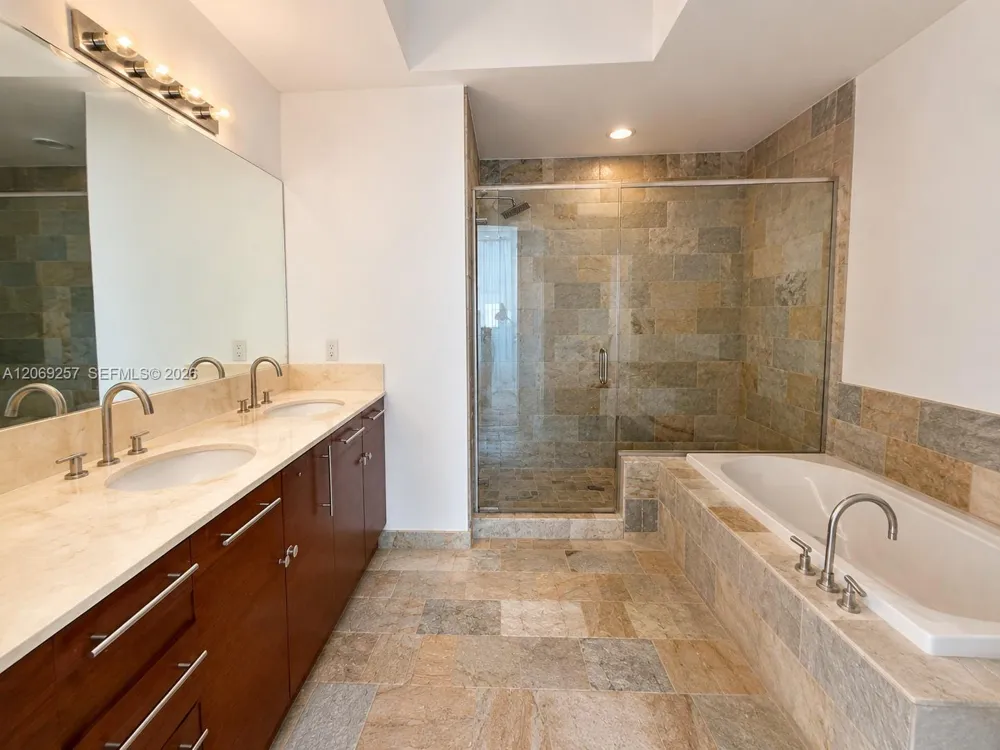 2681 Flamingo Rd #2705S Sunrise, FL 33323