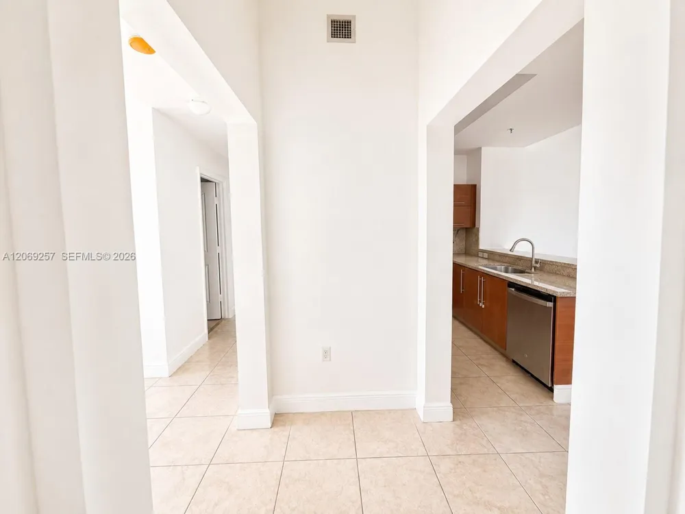 2681 Flamingo Rd #2705S Sunrise, FL 33323