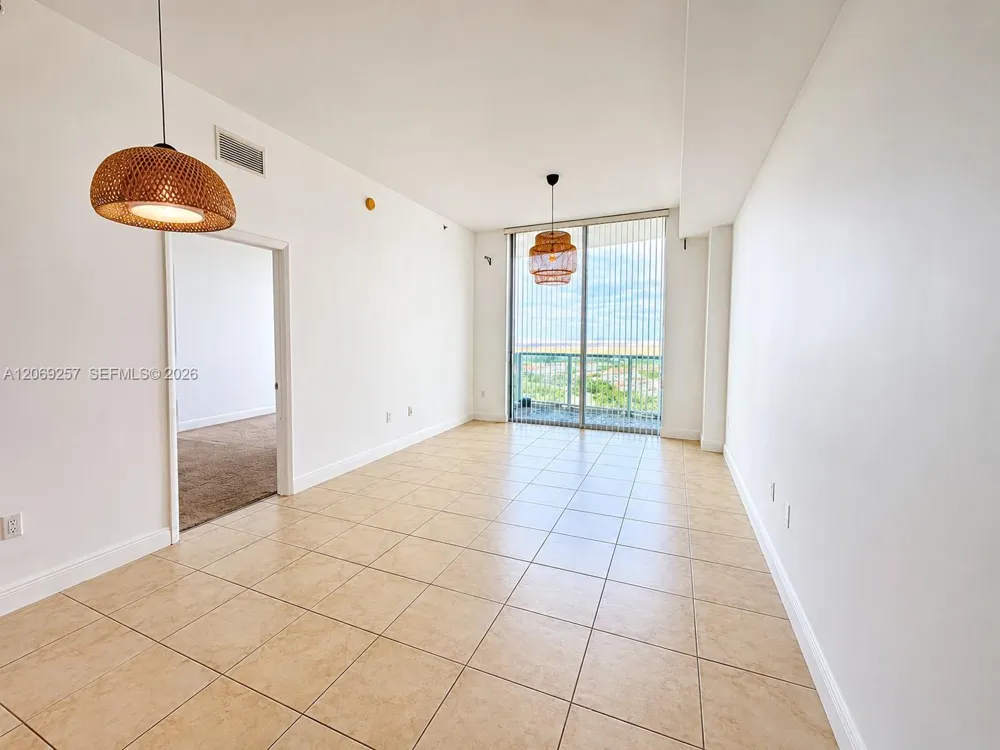 2681 Flamingo Rd #2705S Sunrise, FL 33323