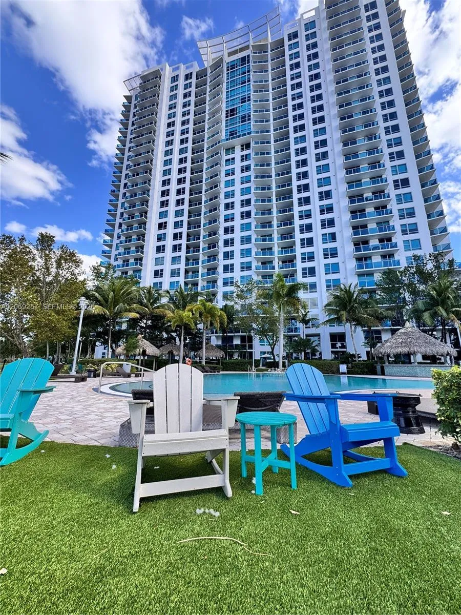 2681 Flamingo Rd #2705S Sunrise, FL 33323