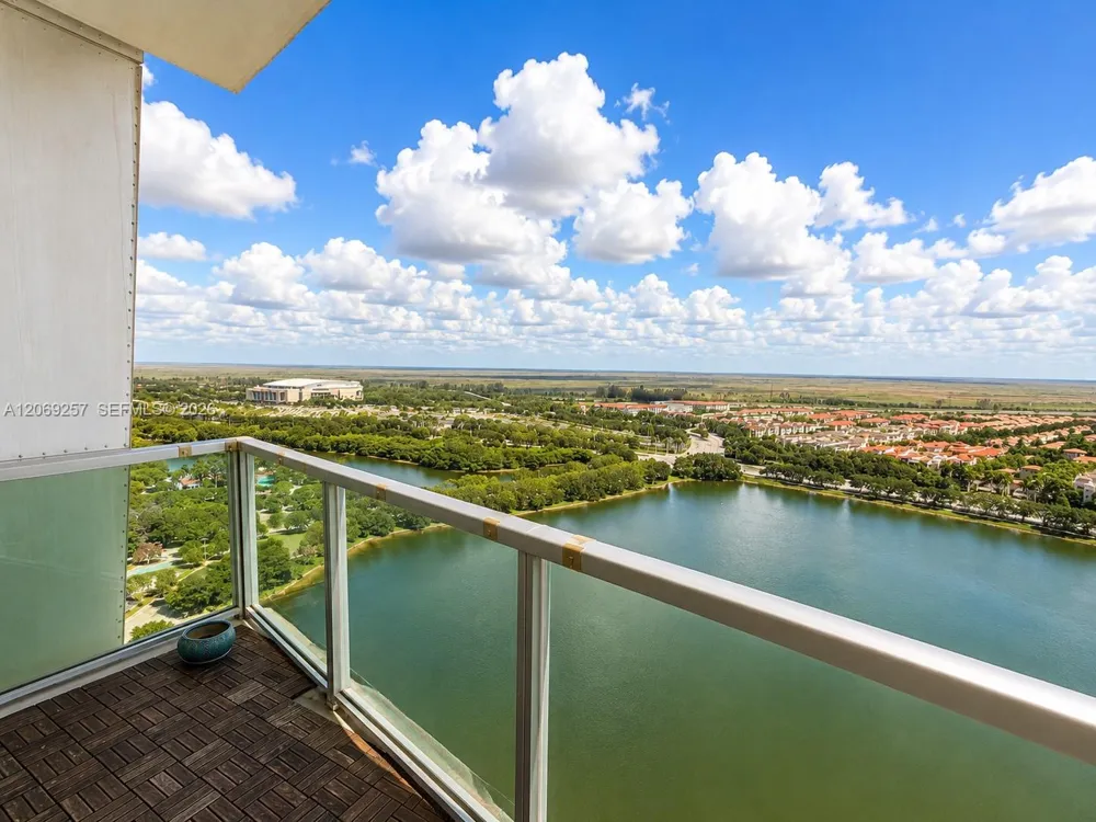 2681 Flamingo Rd #2705S Sunrise, FL 33323