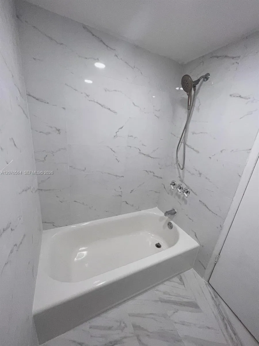 310 Fontainebleau Blvd #204 Miami, FL 33172
