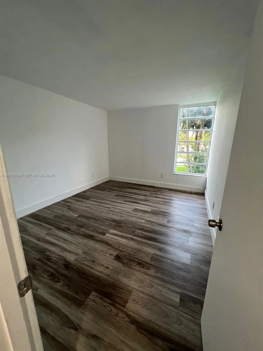 310 Fontainebleau Blvd #204 Miami, FL 33172