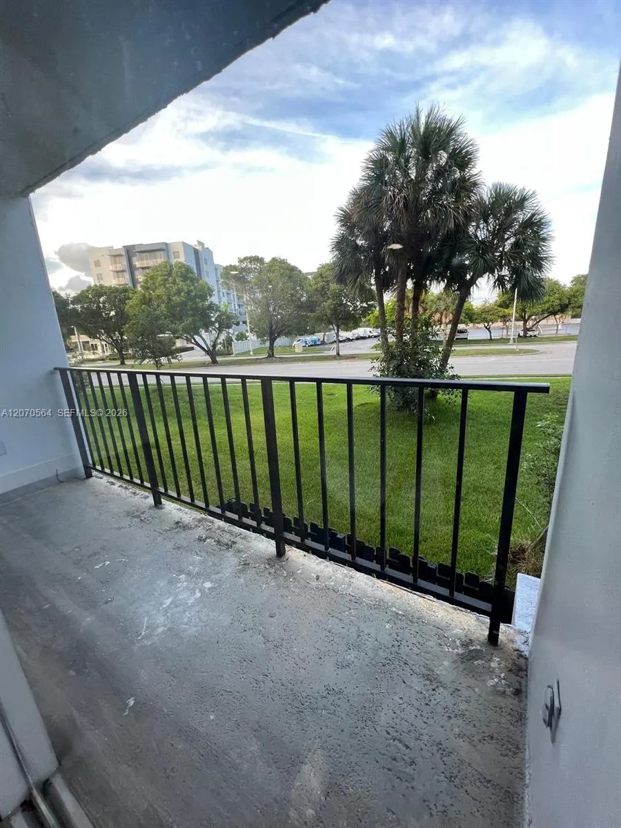 310 Fontainebleau Blvd #204 Miami, FL 33172