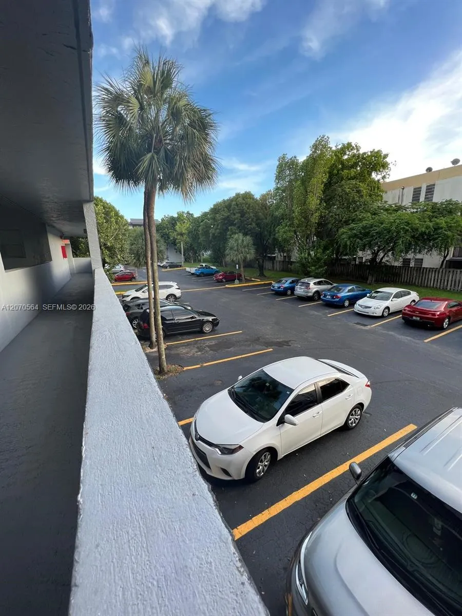 310 Fontainebleau Blvd #204 Miami, FL 33172