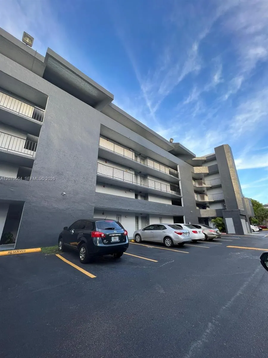 310 Fontainebleau Blvd #204 Miami, FL 33172