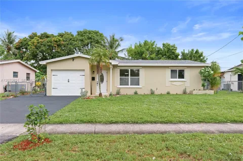 3561 NW 41st St