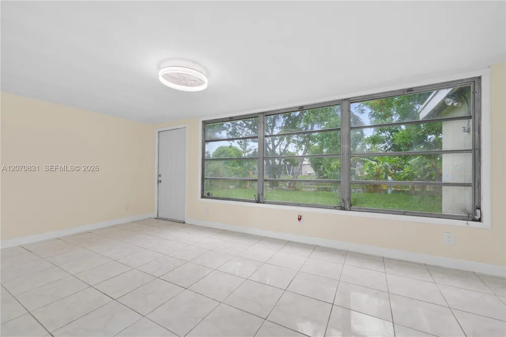3561 NW 41st St Lauderdale Lakes, FL 33309