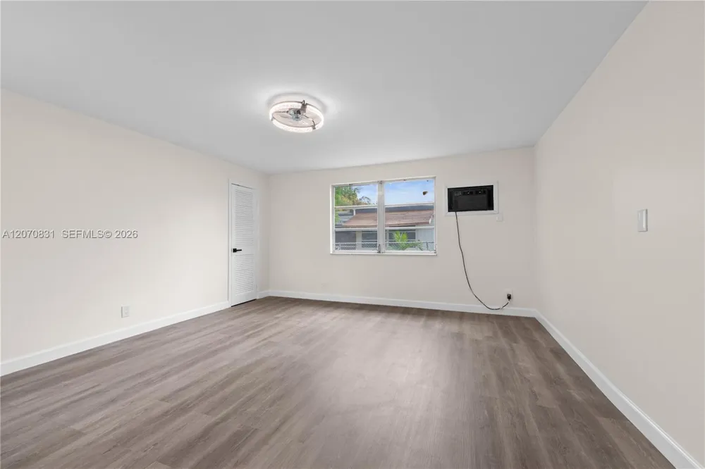 3561 NW 41st St Lauderdale Lakes, FL 33309