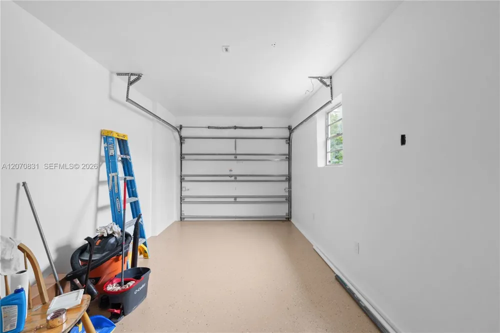 3561 NW 41st St Lauderdale Lakes, FL 33309